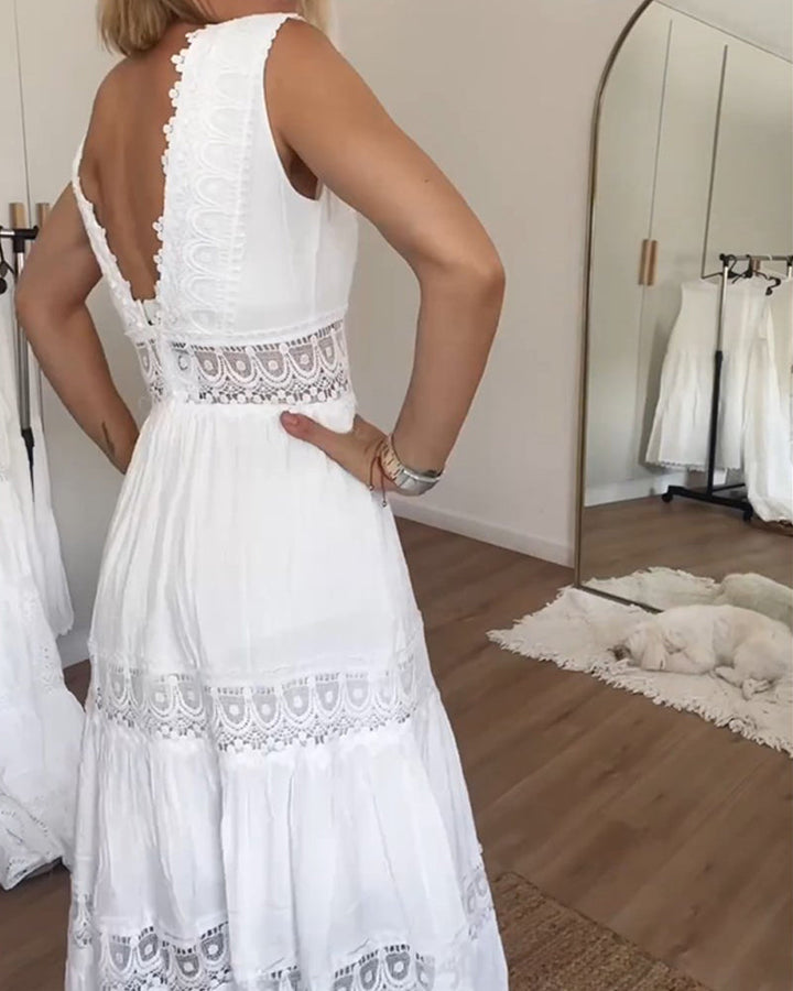 Alessia™ | Klänning med V-ringning och spets
